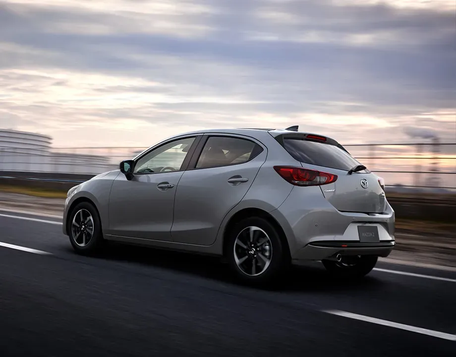 Lateral Mazda 2 Gris