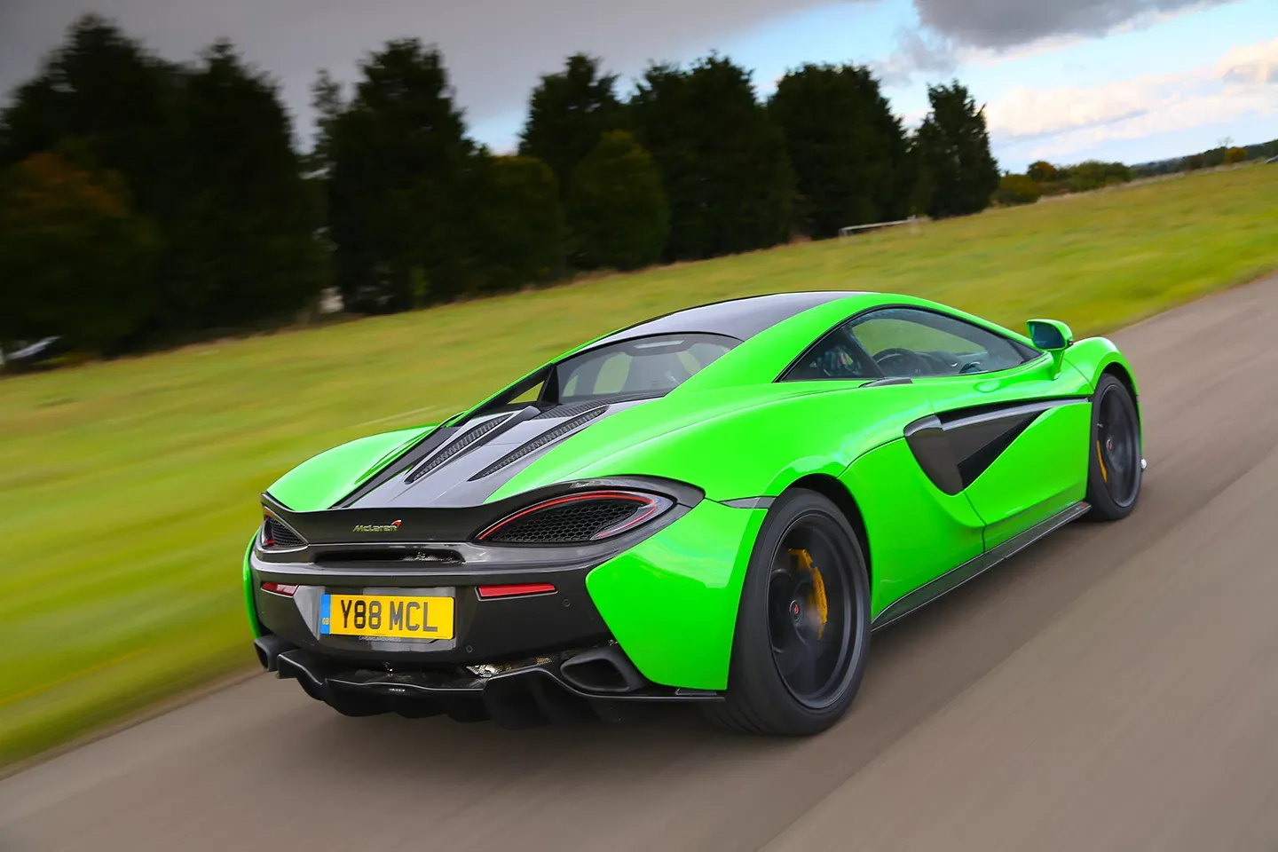 Parte Trasera McLaren 570S Verde