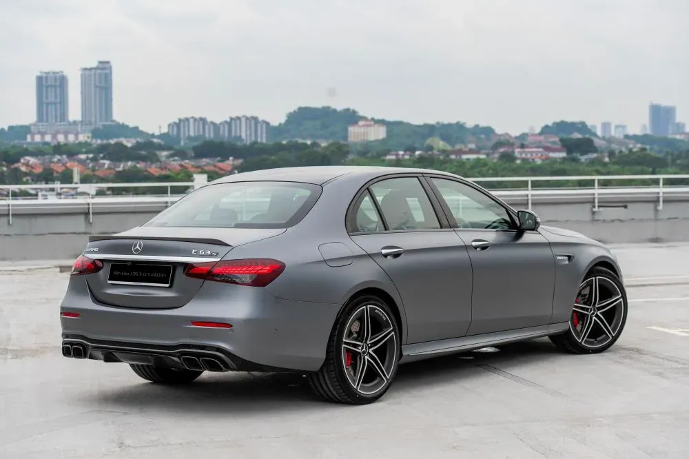 Lateral Mercedes-AMG E 63 S 4MATIC+ Gris