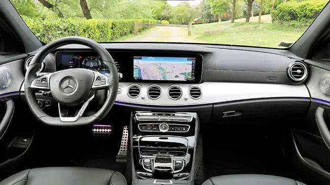 Interior Mercedes-Benz E 300d híbrido