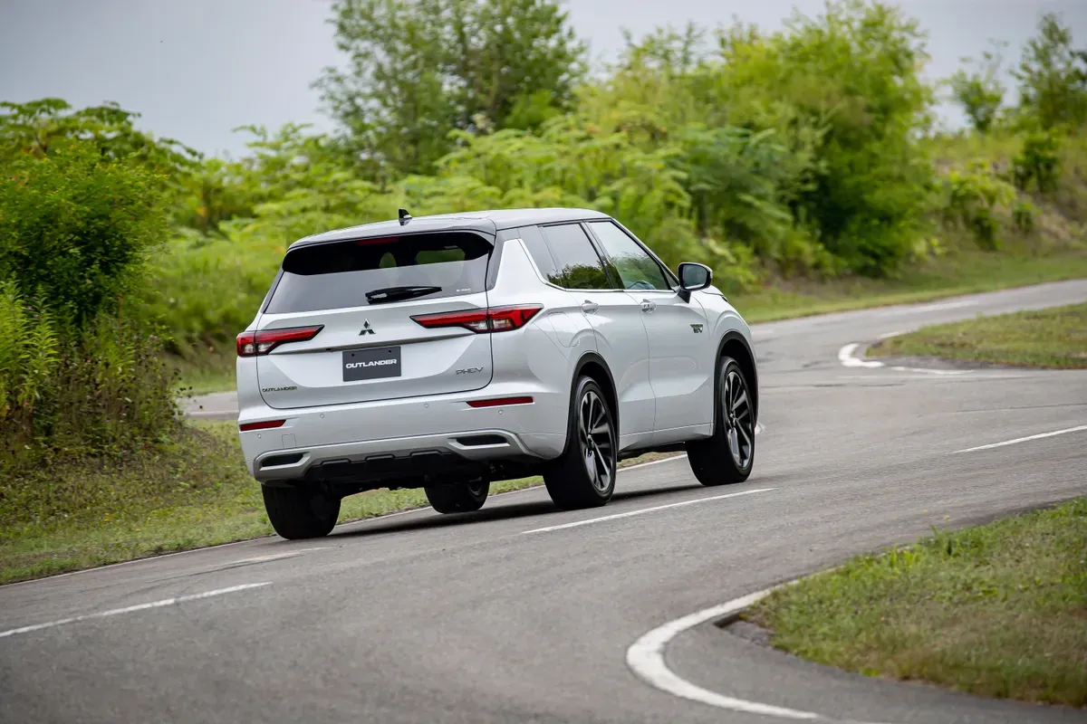 Parte Trasera Mitsubishi Outlander PHEV 2023 Blanco