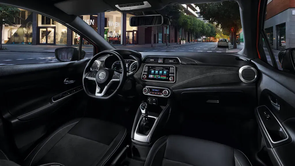 Interior Nissan Micra 2023