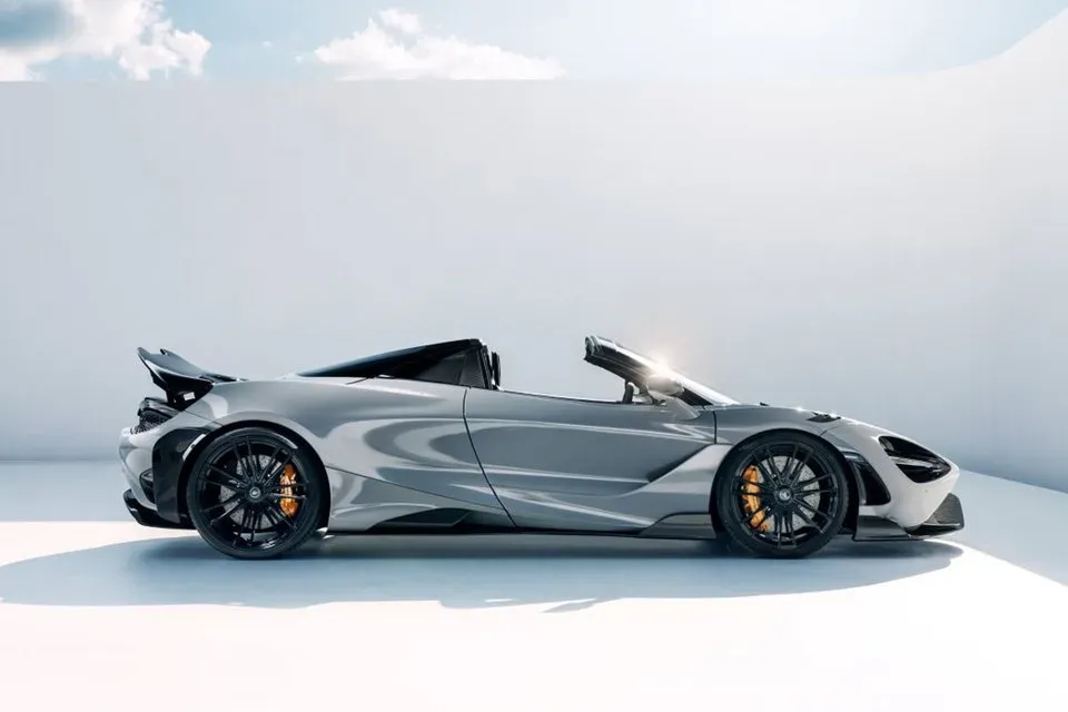 Lateral McLaren 765LT Plateado