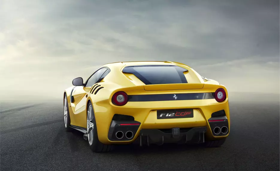 Parte Trasera Ferrari F12 TDF Amarillo