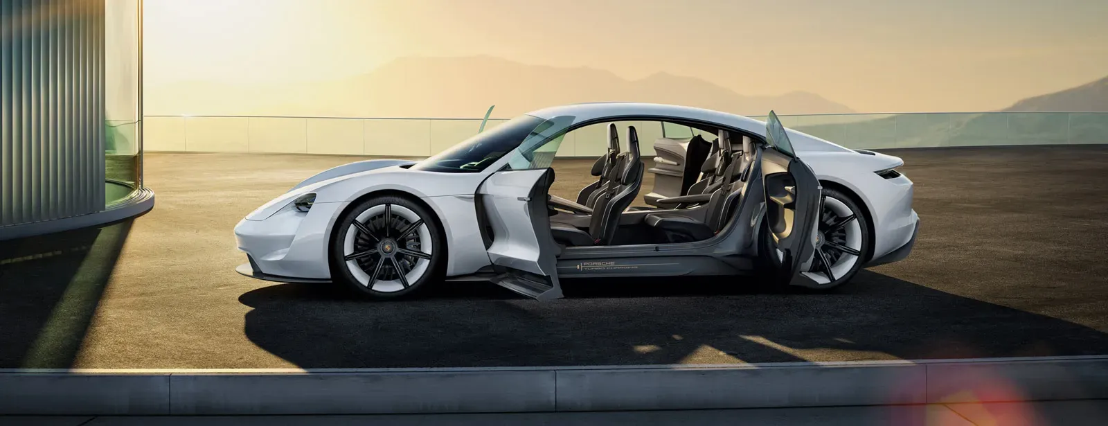 Lateral  Puertas Abiertas Porsche Mission E 