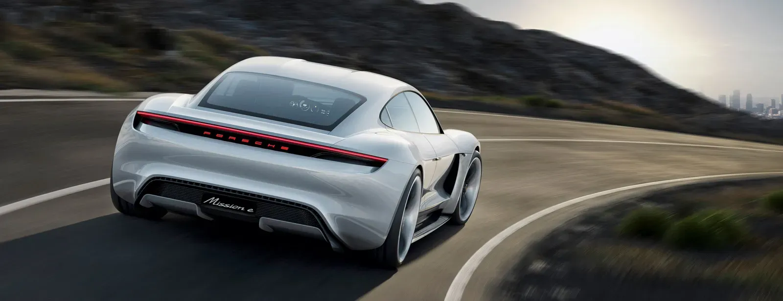 Parte Trasera Porsche Mission E Blanco