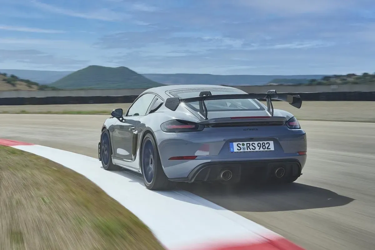 Parte Trasera Porsche Cayman GT4 RS Gris