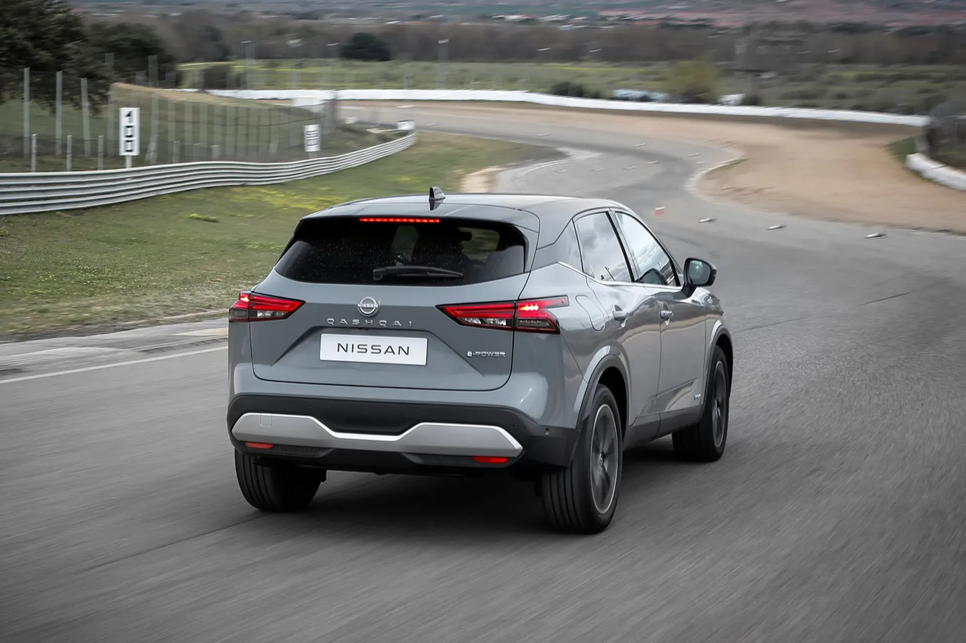 Parte Trasera Nissan Qashqai e-POWER Gris