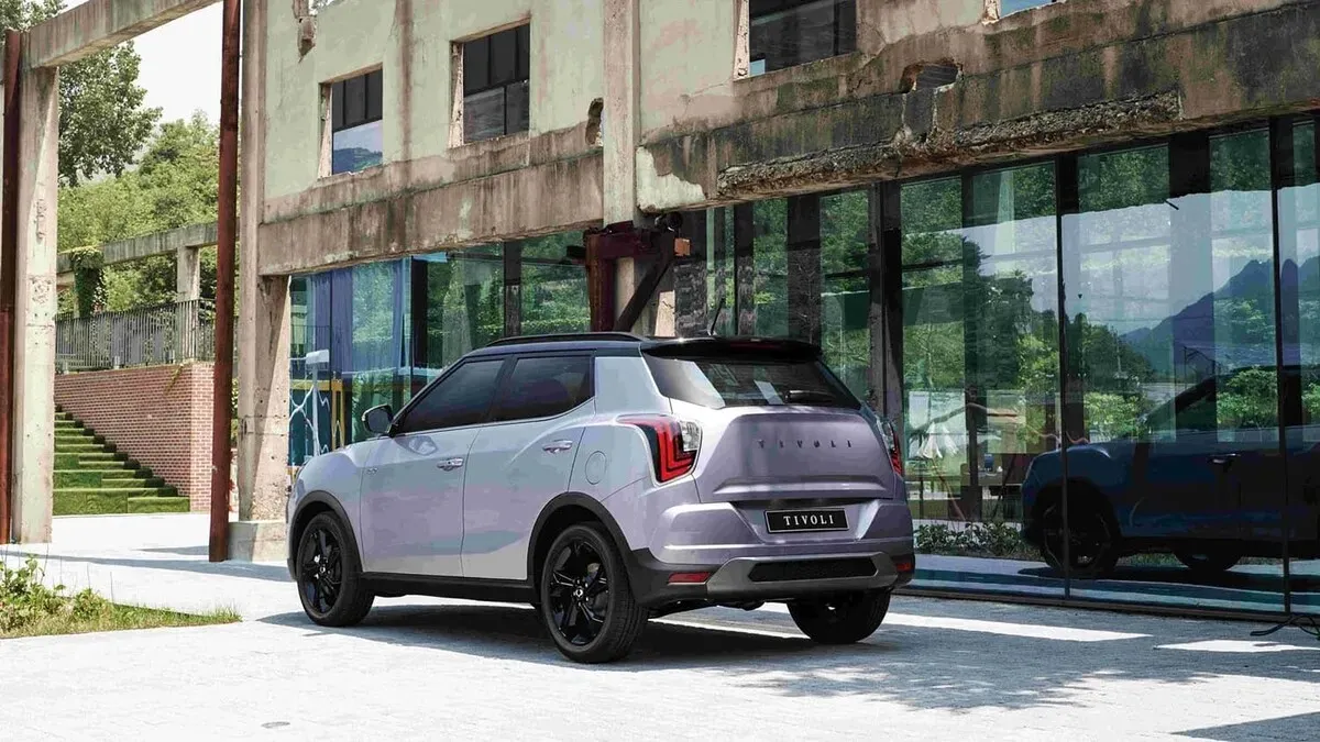 Lateral SsangYong Tivoli Plateado