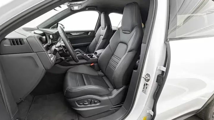 Interior Porsche Cayenne Turbo 2024