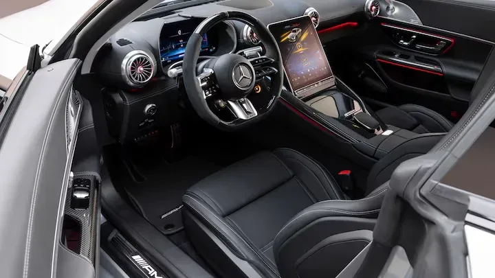 Interior Mercedes-AMG GT 2024