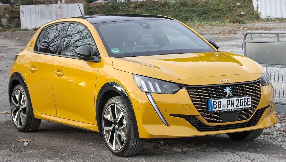 Peugeot e-208 GT Amarillo