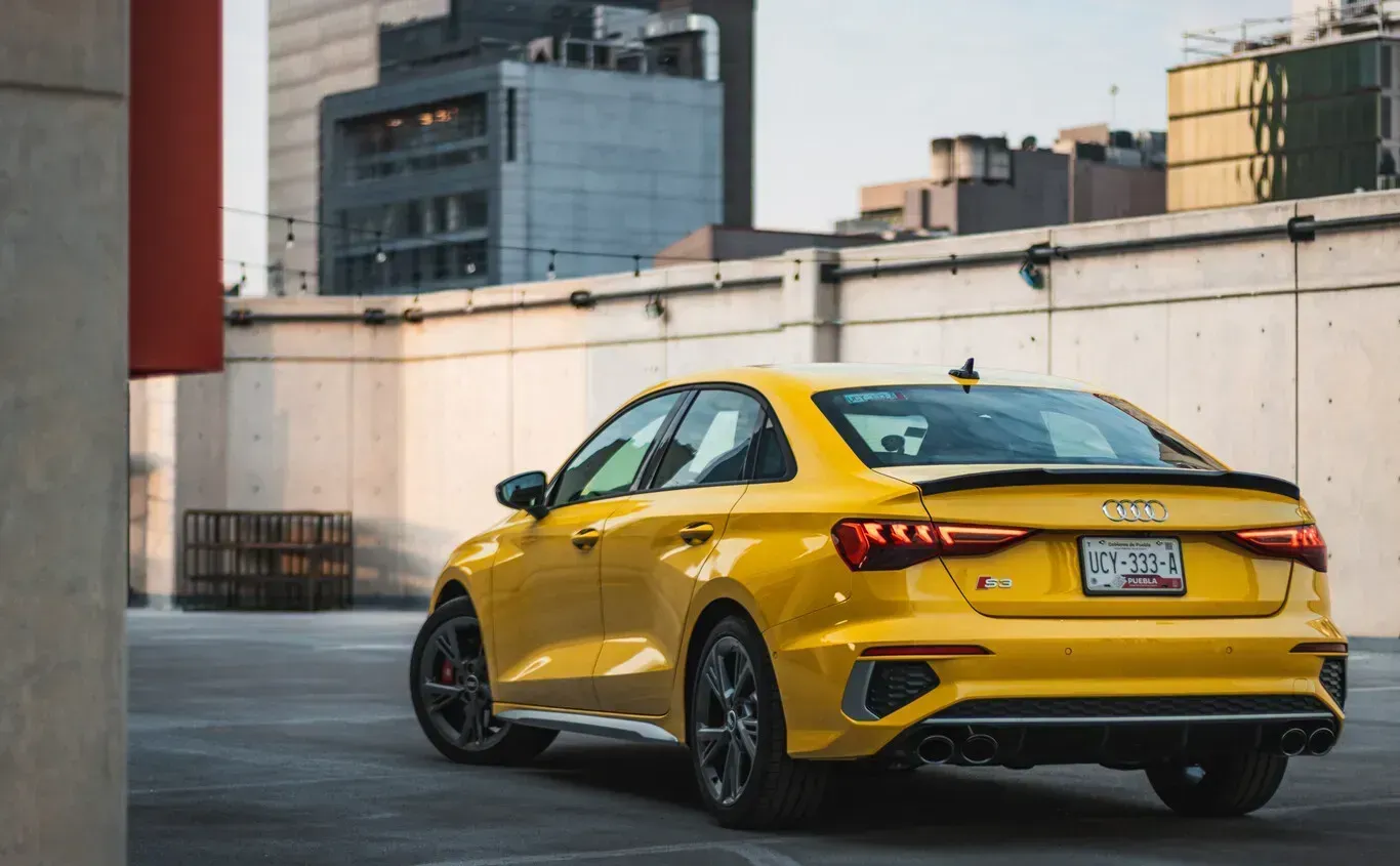 Parte Trasera Audi S3 Amarillo