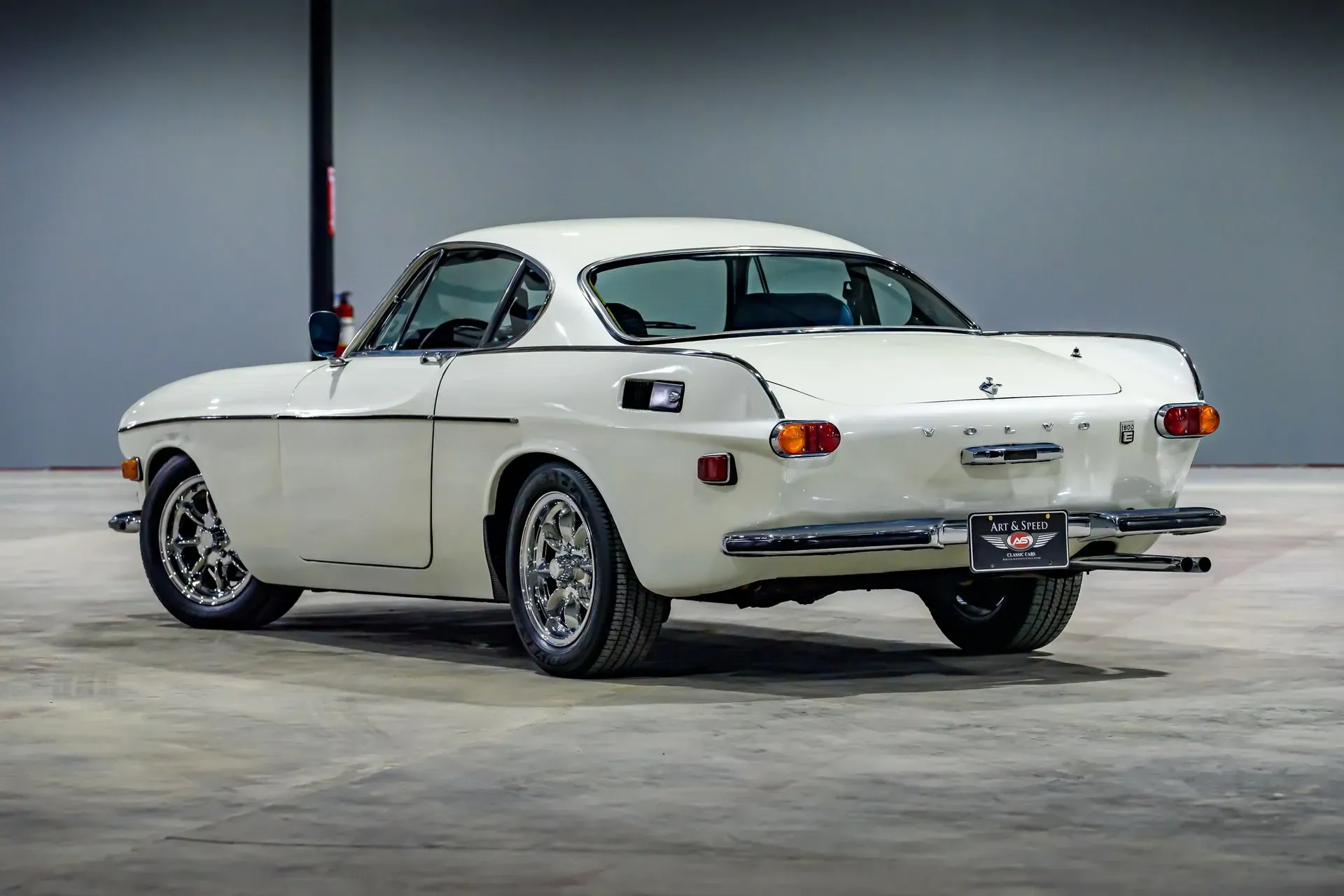 Parte Trasera Volvo P1800E Blanco