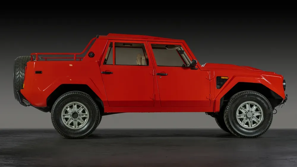 Lateral Lamborghini LM002 Rojo