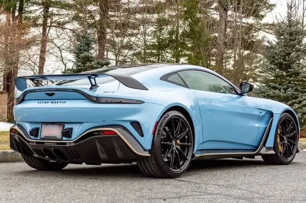 Parte Trasera Aston Martin Vantage 2023 Azul