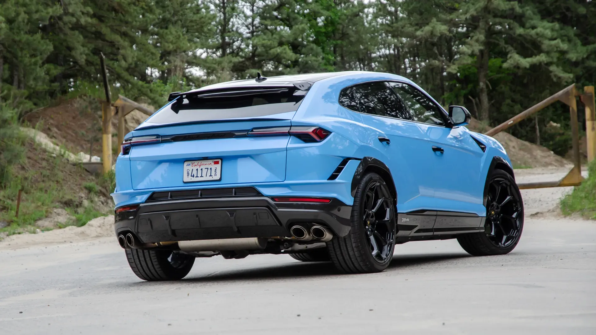 Parte Trasera Lamborghini Urus Azul