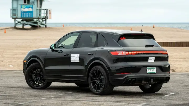 Lateral Porsche Cayenne 2024 Negro