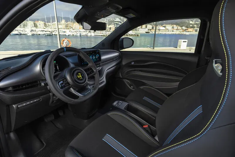 Interior Abarth 500e