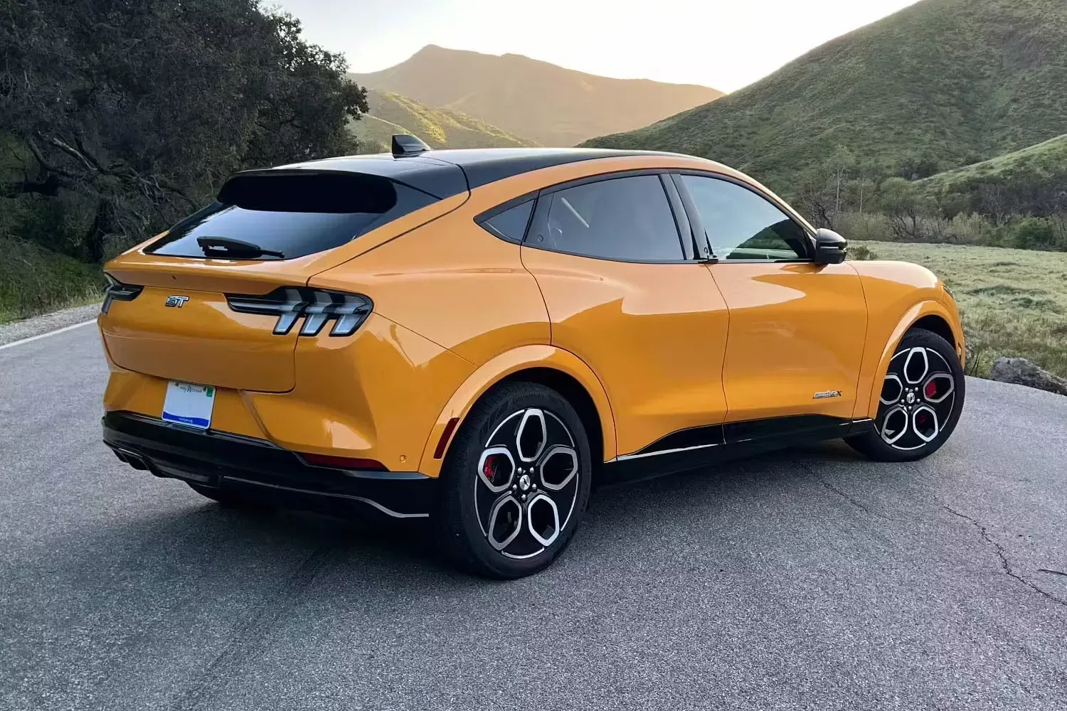 Parte Trasera Ford Mustang Mach-E GT Amarillo