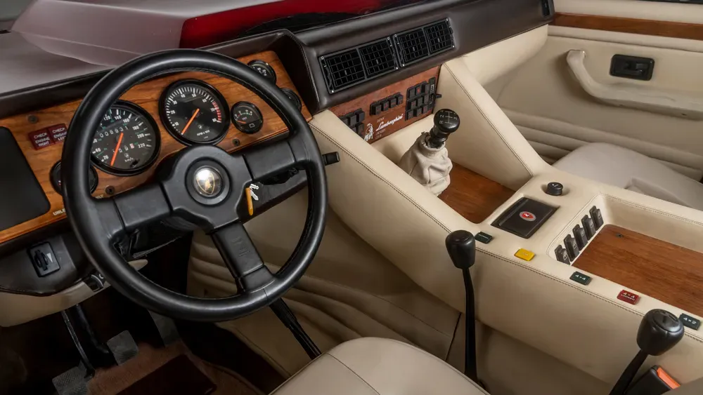 Interior Lamborghini LM002