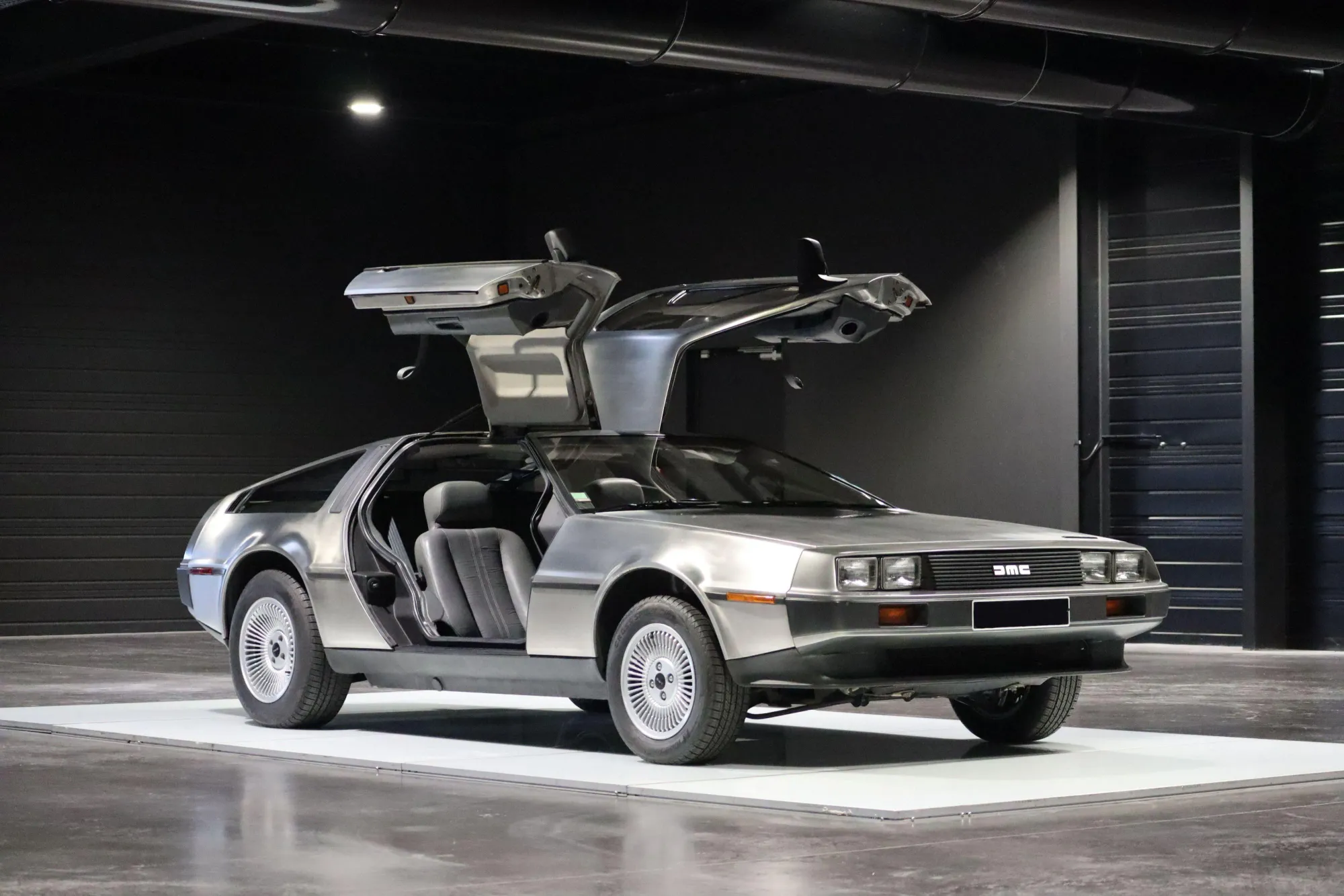 DeLorean DMC-12