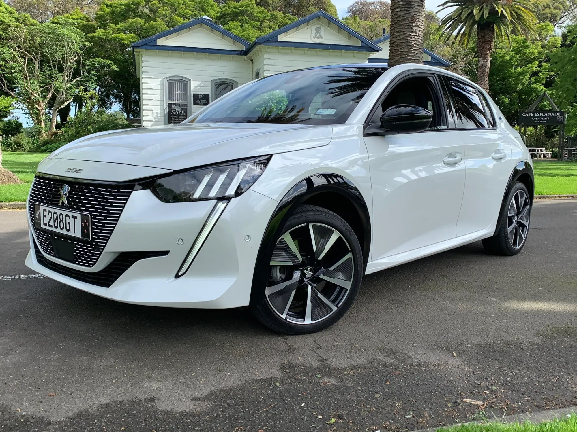 Peugeot e-208 GT Blanco