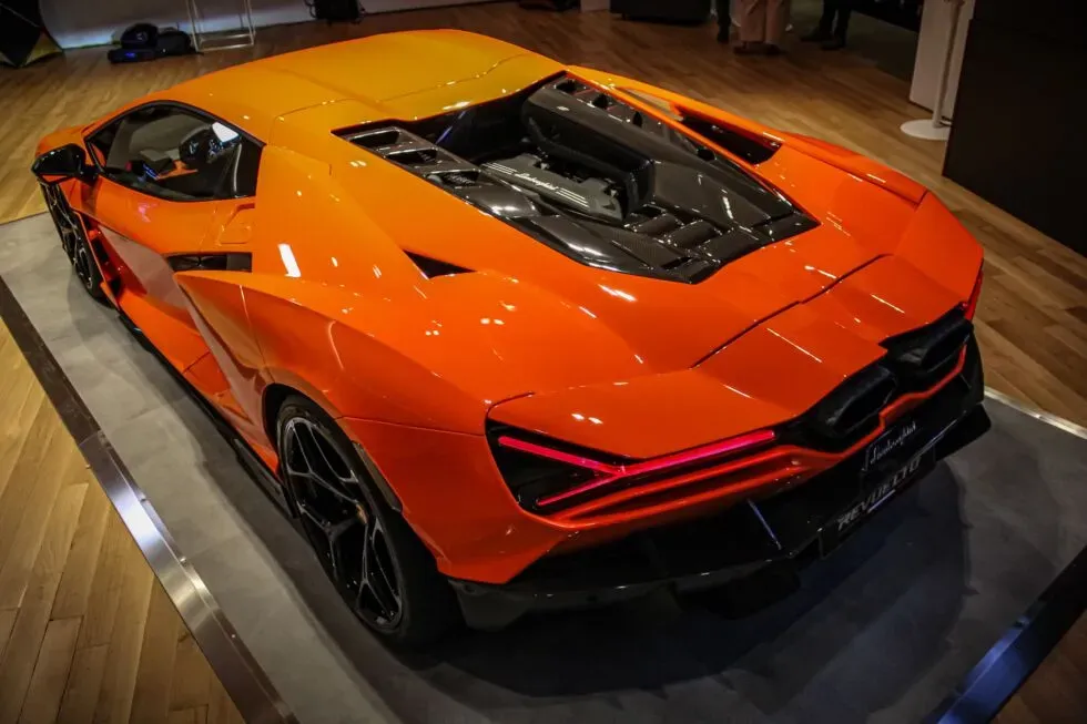 Parte Trasera Lamborghini Revuelto Naranja 