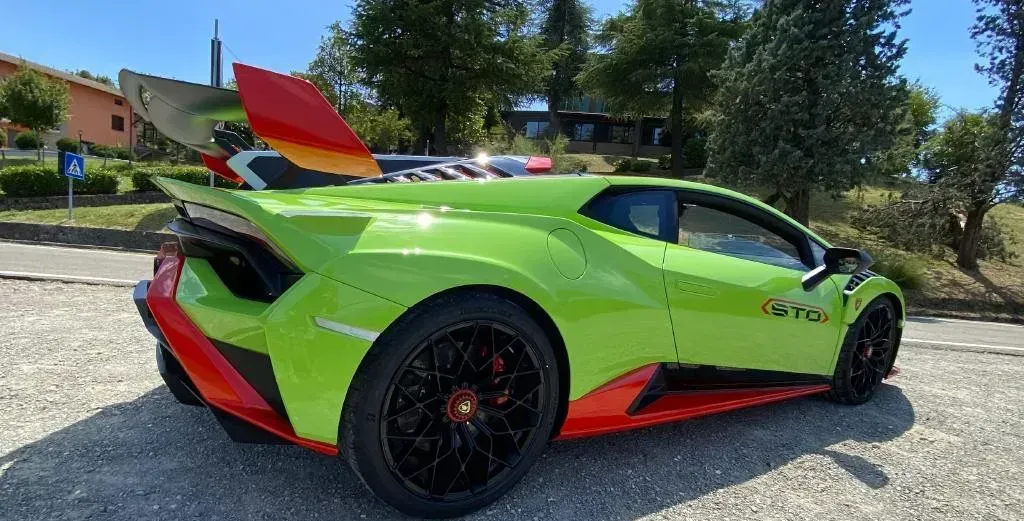 Lateral Lamborghini Huracán STO Verde