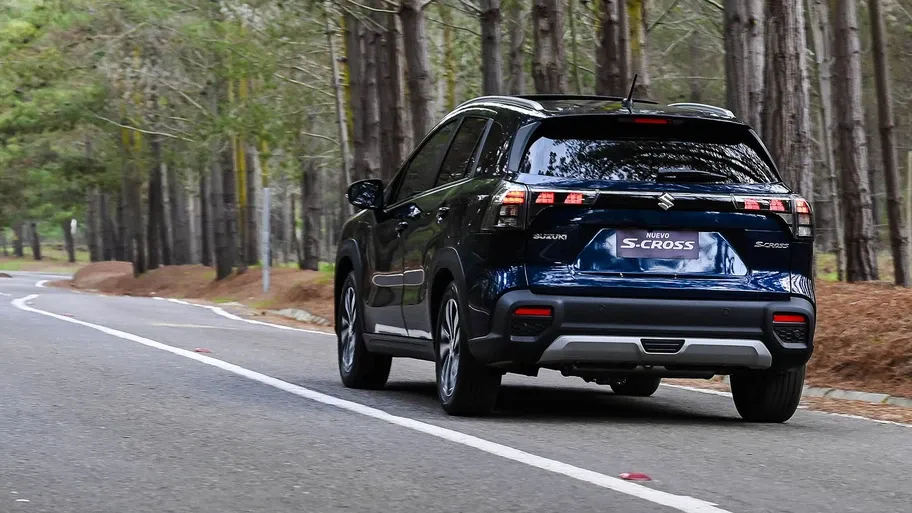 Parte Trasera Suzuki S-Cross 2023 Azul