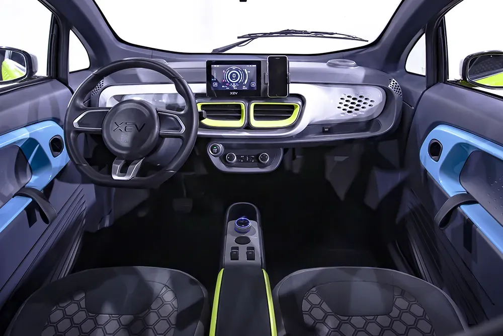 Xev Yoyo Interior