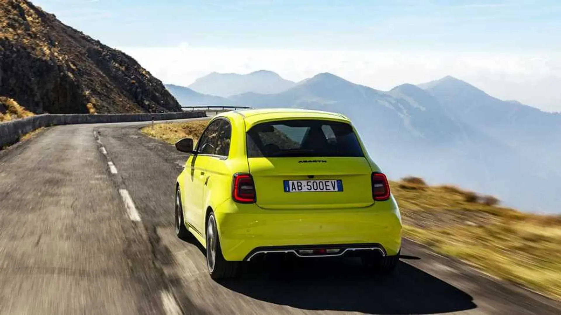 Parte Trasera Fiat Abarth 500e Verde