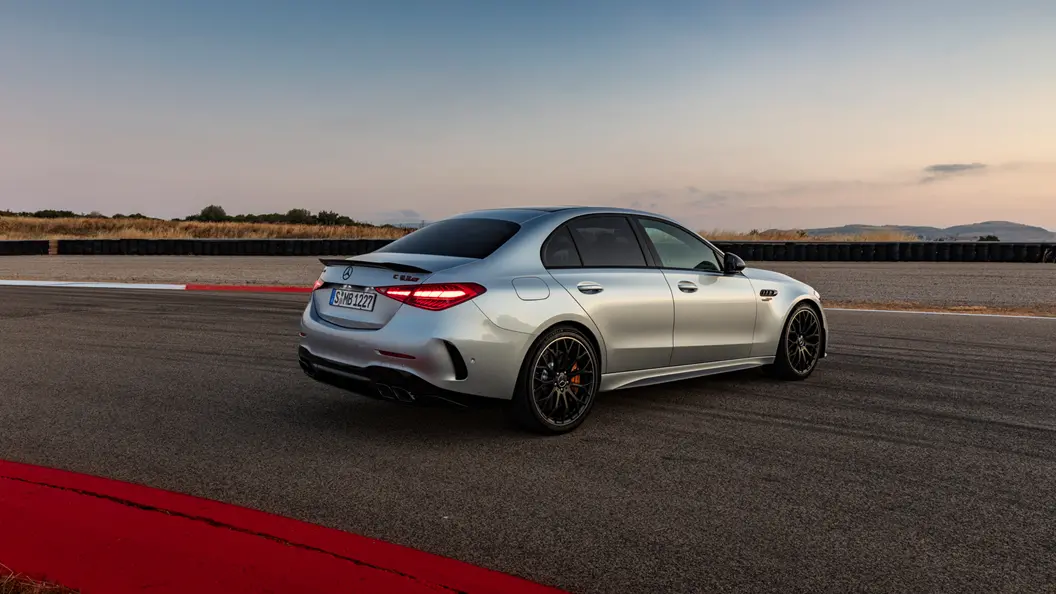 Lateral Mercedes-Benz C 63 AMG Plateado