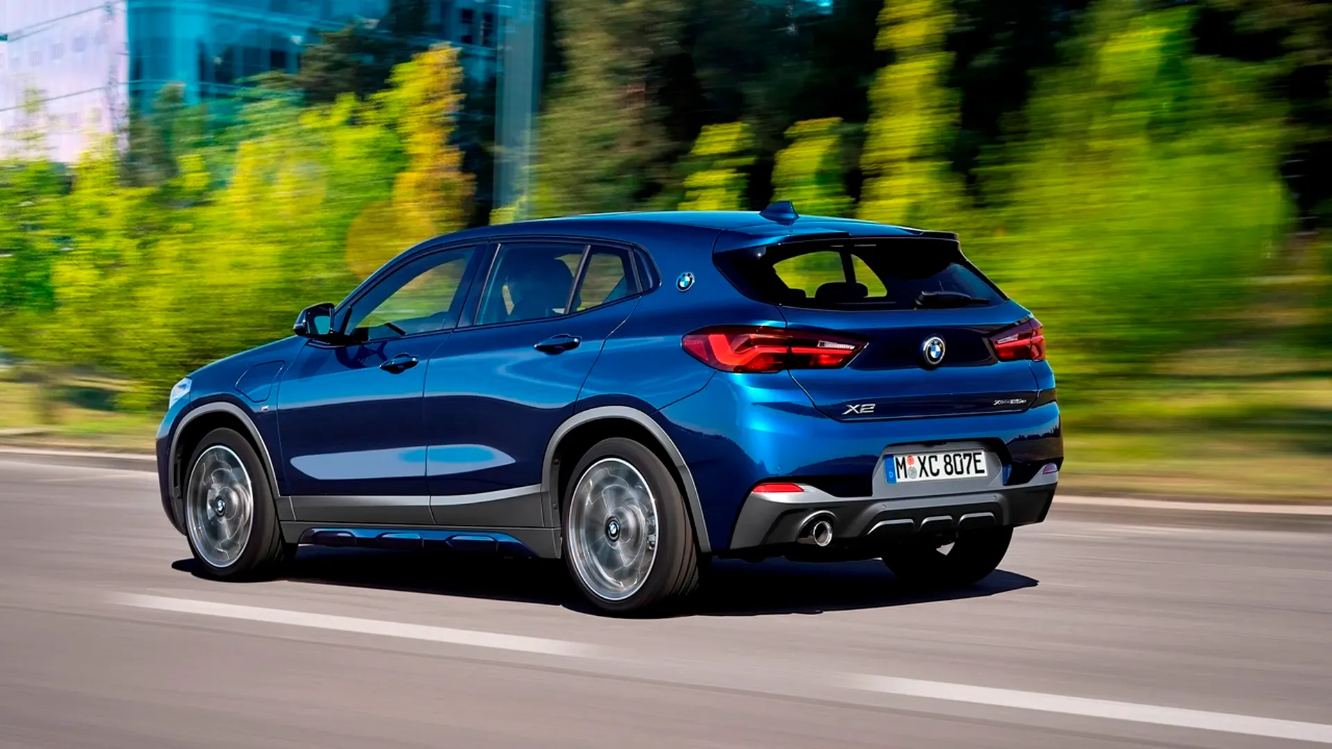 Latteral BMW X2 xDrive25e Azul