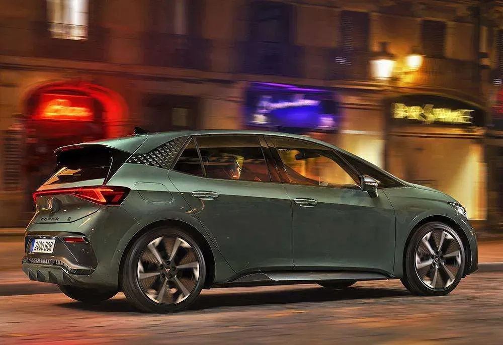 Lateral Cupra Born VZ Verde