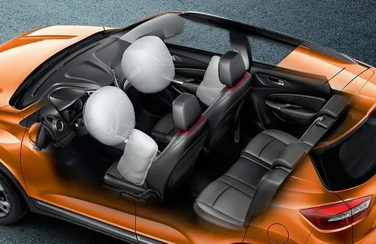 Airbags en SUV naranja