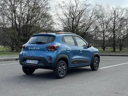 Parte Trasera Dacia Spring 2023 Azul