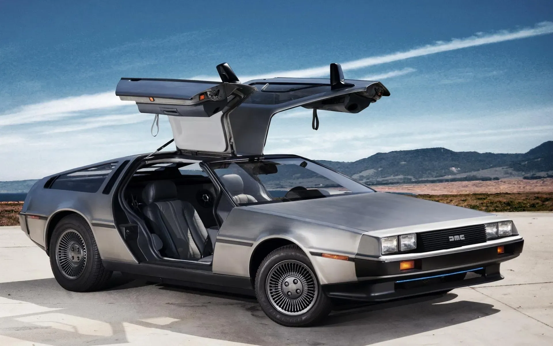 DeLorean DMC-12 puertas abiertas Plateado