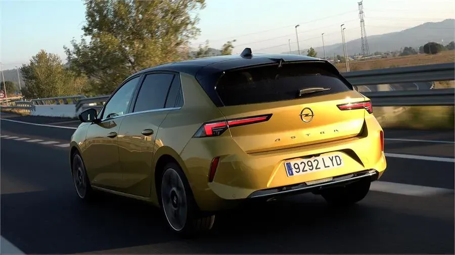 Parte Trasera Opel Astra Amarillo