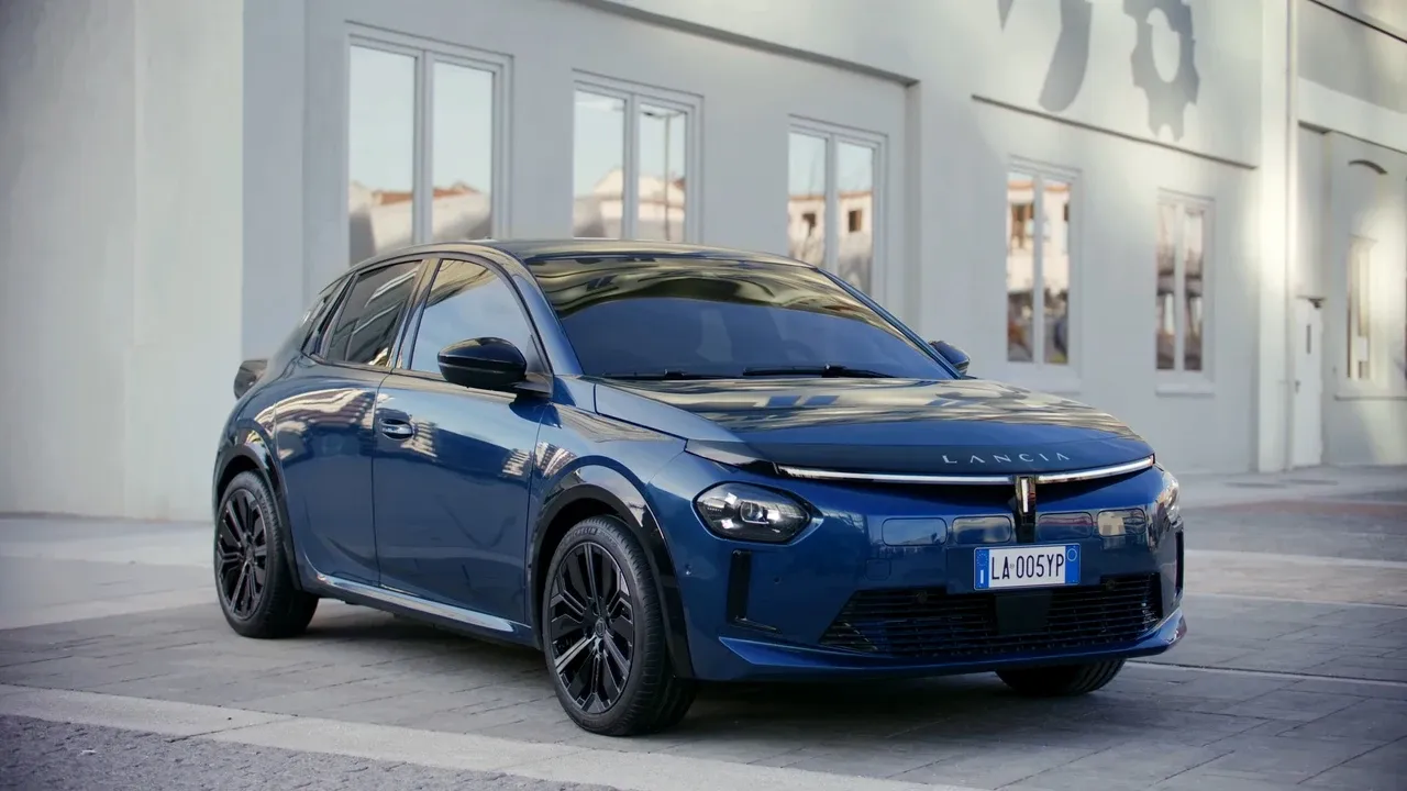 Vehículo Lancia Ypsilon Azul