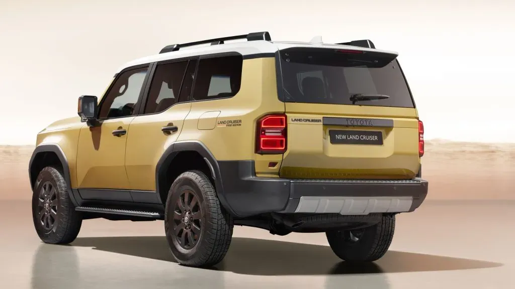 Parte Trasera Toyota Land Cruiser 2024 Amarillo