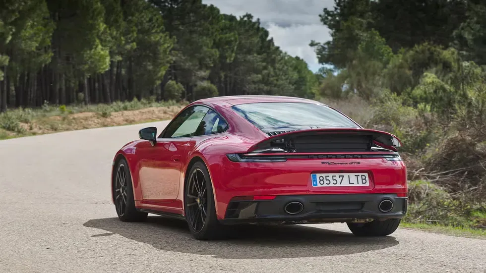 Parte Trasera Porsche 911 GTS Rojo