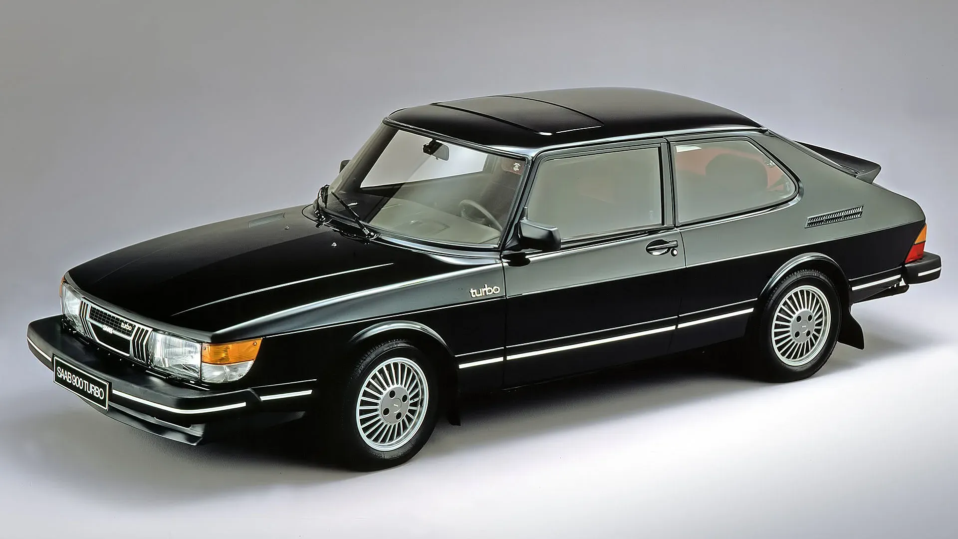 El Saab 900