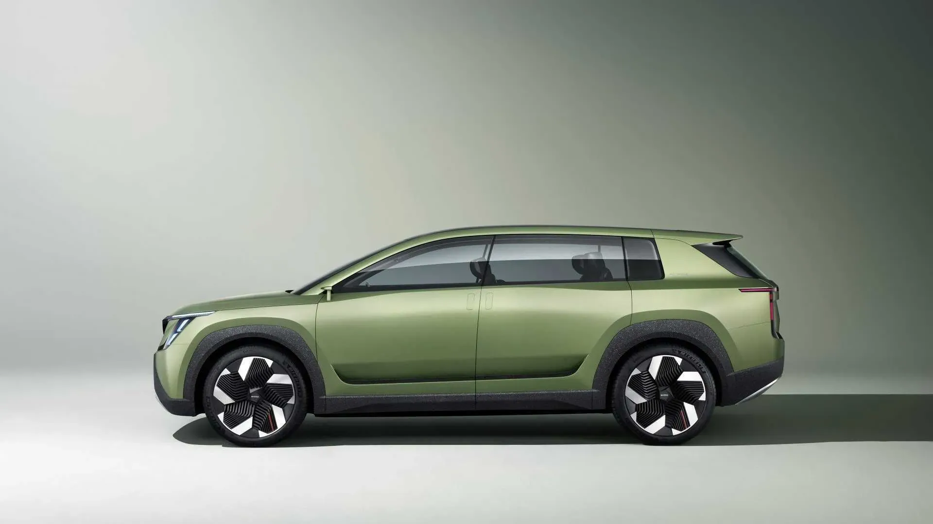 Lateral Skoda Vision 7S Verde