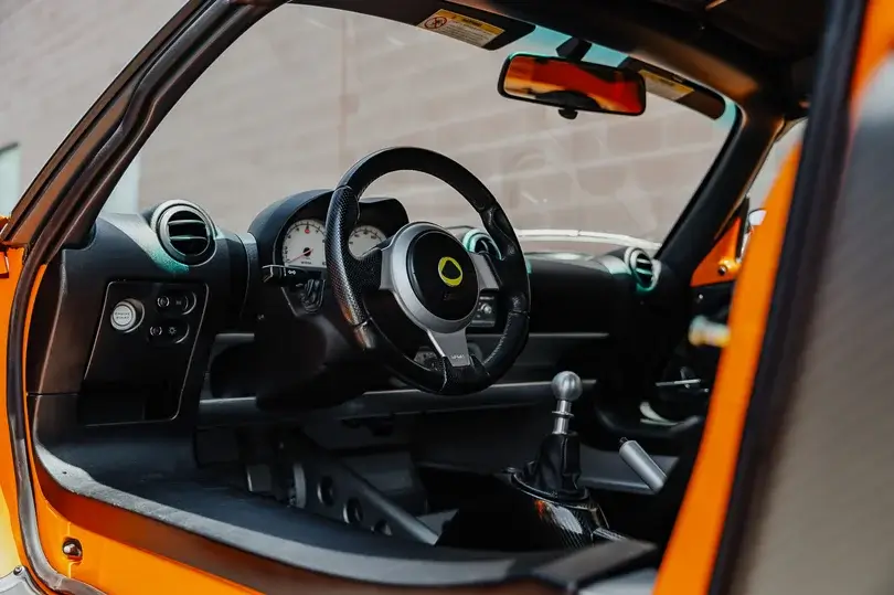 Interior delantero del Lotus Elise 2005