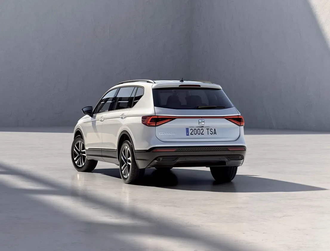 Exterior trasero del SEAT Tarraco 2023 color blanco