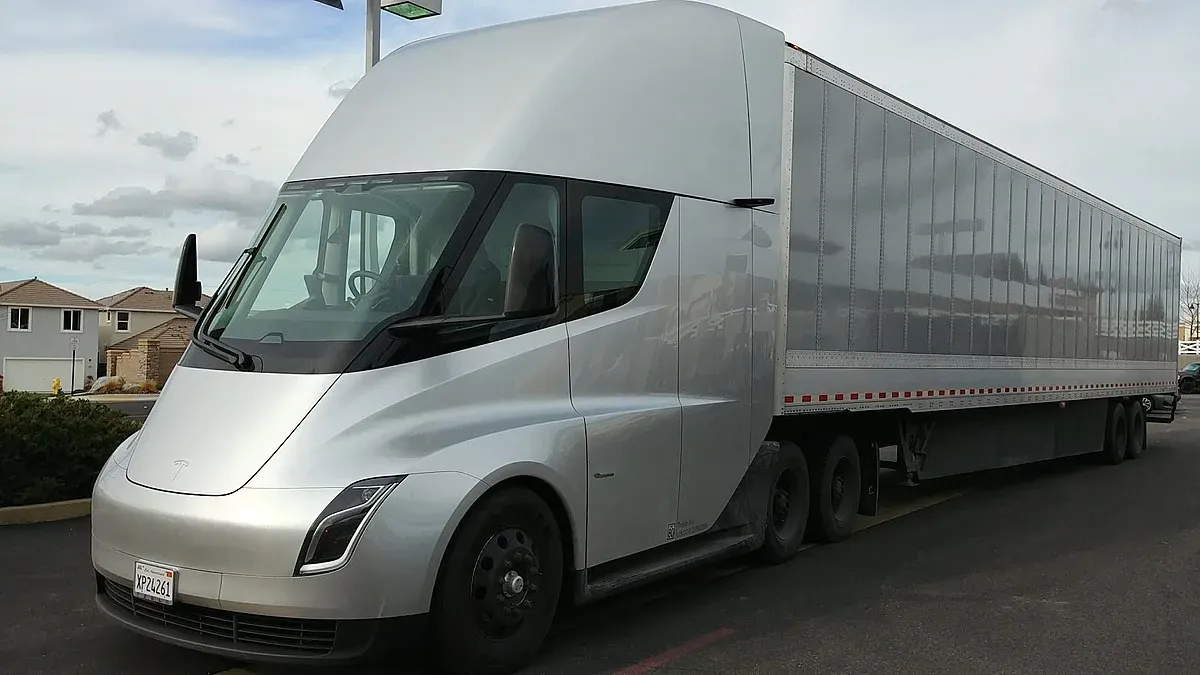 Tesla Semi Gris