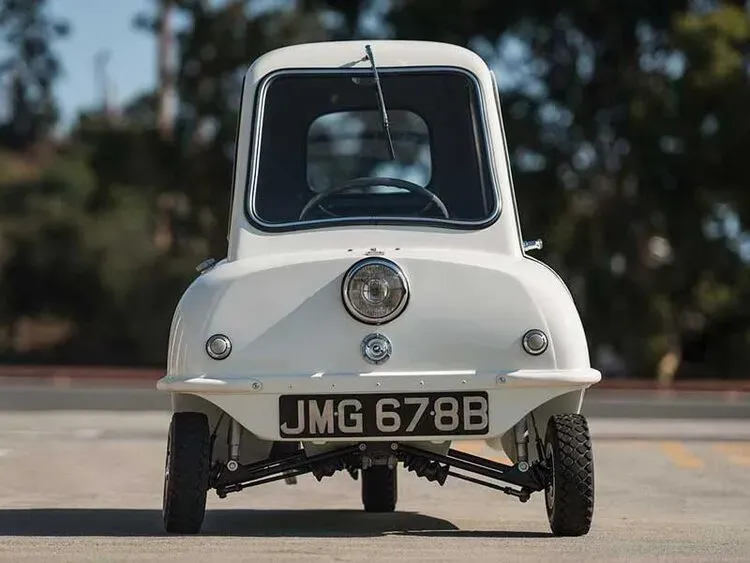 Peel P50 color blanco en posición frontal