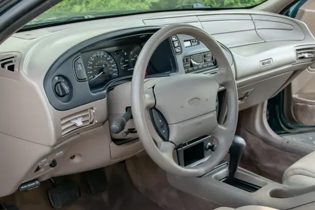 Interior tablero del Ford Taurus SHO 1995