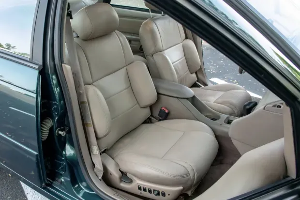 Interior delantero asientos del Ford Taurus SHO 1995